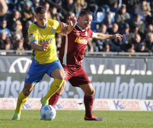 Sven Koehler Eintracht Braunschweig , Andreas Geipl SSV Jahn Regensburg Football, Men, Season 2024 2025 2 BL, Eintracht Stadion, Eintracht Braunschweig vs SSV Jahn Regensburg DFL REGULATIONS PROHIBIT ANY USE OF PHOTOGRAPHS AS IMAGE SEQUENCES AND OR QUASI VIDEO