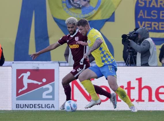 Bryan Hein SSV Jahn Regensburg , Sebastian Polter Eintracht Braunschweig Football, Men, Season 2024 2025 2 BL, Eintracht Stadion, Eintracht Braunschweig vs SSV Jahn Regensburg DFL REGULATIONS PROHIBIT ANY USE OF PHOTOGRAPHS AS IMAGE SEQUENCES AND OR QUASI VIDEO