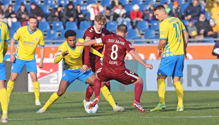 Eintracht BS vs SSV Jahn Regensburg Braunschweig, 30 11 2024, Football, Season 24 25, 2 Bundesliga, Matchday 14, Eintracht Braunschweig vs SSV Jahn Regensburg, Picture shows Sanoussy Ba BTSV, 25 Braunschweig