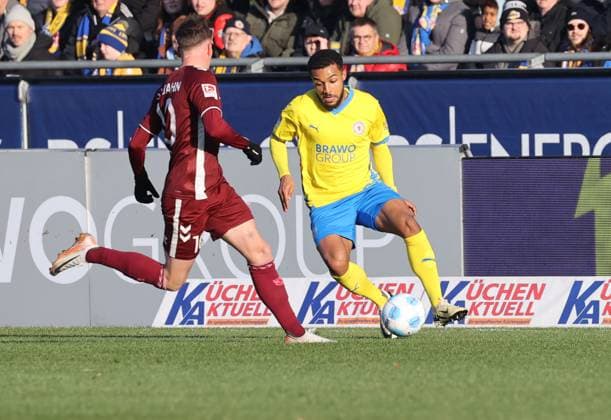 Eintracht BS vs SSV Jahn Regensburg Braunschweig, 30 11 2024, Football, Season 24 25, 2 Bundesliga, Matchday 14, Eintracht Braunschweig vs SSV Jahn Regensburg, Picture shows Leon Bell Bell BTSV, 19 Braunschweig