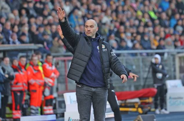 Eintracht BS vs SSV Jahn Regensburg Braunschweig, 30 11 2024, Football, Season 24 25, 2 Bundesliga, Matchday 14, Eintracht Braunschweig vs SSV Jahn Regensburg, Picture shows Eintracht coach Daniel Scherning Braunschweig