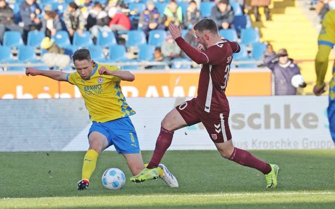 Eintracht BS vs SSV Jahn Regensburg Braunschweig, 30 11 2024, Football, Season 24 25, 2 Bundesliga, Matchday 14, Eintracht Braunschweig vs SSV Jahn Regensburg, Picture shows Paul Jaeckel BTSV, 3 Braunschweig