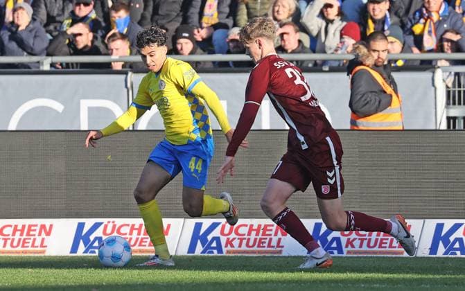 Eintracht BS vs SSV Jahn Regensburg Braunschweig, 30 11 2024, Football, Season 24 25, 2 Bundesliga, Matchday 14, Eintracht Braunschweig vs SSV Jahn Regensburg, Picture shows Johan Gomez BTSV, 44 Braunschweig