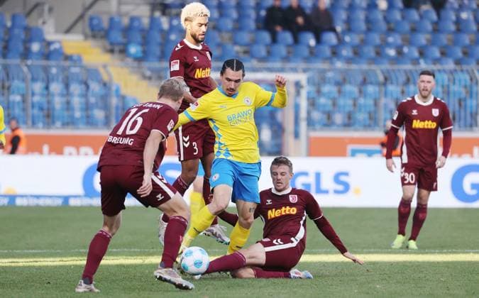 Eintracht BS vs SSV Jahn Regensburg Braunschweig, 30 11 2024, Football, Season 24 25, 2 Bundesliga, Matchday 14, Eintracht Braunschweig vs SSV Jahn Regensburg, Picture shows Rayan Philippe BTSV, 9 Braunschweig