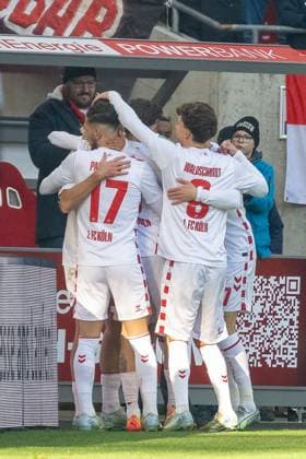 30 11 2024, Soccer 2 Bundesliga, Season 2024 2025, Matchday 14, 1 FC Köln vs Hannover 96 at the RheinEnergieStadion in Cologne The Cologne players celebrate the goal to equalize 1 1 by Tim Lemperle 1 FC Koeln, 19 Important note In accordance with the regulations of the DFL German Football League and the DFB German Football Association, it is prohibited to utilize or have utilized photographs taken in the stadium and or of the match in the form of sequential images and or video-like photo series Foto Kirchner Media TH Copyright: xKirchner-Media THx
