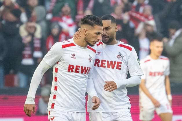 30 11 2024, Soccer 2 Bundesliga, Season 2024 2025, Matchday 14, 1 FC Köln vs Hannover 96 at RheinEnergieStadion in Cologne Linton Maina 1 FC Koeln, 37 has something to discuss with Leart Pacarada 1 FC Koeln, 17 Important note According to the regulations of the DFL German Football League and the DFB German Football Association, it is prohibited to use or have used photographs taken in the stadium and or of the match in the form of sequential images and or video-like photo series Foto Kirchner Media TH Copyright: xKirchner-Media THx