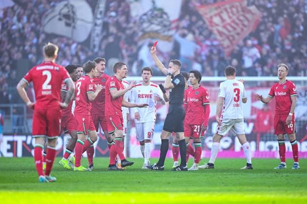 30 11 2024, Football, 2 Bundesliga, Matchday 14 Season 2024 2025, 1 FC Köln Hannover 96, Red card for Max Christiansen Hannover 96 xRHR PHOTO TKx Copyright: RHR-FOTOx RHR-FOTO TK