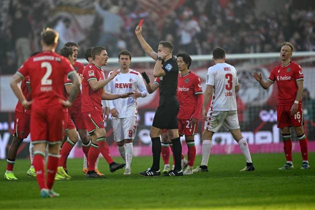 Koeln, Rheinenergiestadion, 30 11 24, GER, Herren, 2 Bundesliga, Saison 2024 2025, 1 FC Koeln Hannover 96 Bild Rot, rote Karte Max CHRISTIANSEN Hannover Only for editorial use DFL regulations prohibit any use of photographs as image sequences and or quasi video NRW Germany