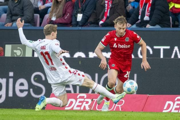 30 11 2024, Soccer 2 Bundesliga, Season 2024 2025, Matchday 14, 1 FC Köln vs Hannover 96 at RheinEnergieStadion in Cologne Foul by Florian Kainz 1 FC Koeln, 11 on Jannik Dehm Hannover 96, 20 Important note In accordance with the regulations of the DFL German Football League and the DFB German Football Association, it is prohibited to utilize or have utilized photographs taken in the stadium and or of the match in the form of sequential images and or video-like photo series Foto Kirchner Media TH Copyright: xKirchner-Media THx