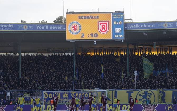 Eckenverhaeltnis 2 10 Soccer, Men, Season 2024 2025 2 BL, Eintracht Stadion, Eintracht Braunschweig vs SSV Jahn Regensburg, 0 0 DFL REGULATIONS PROHIBIT ANY USE OF PHOTOGRAPHS AS IMAGE SEQUENCES AND OR QUASI VIDEO