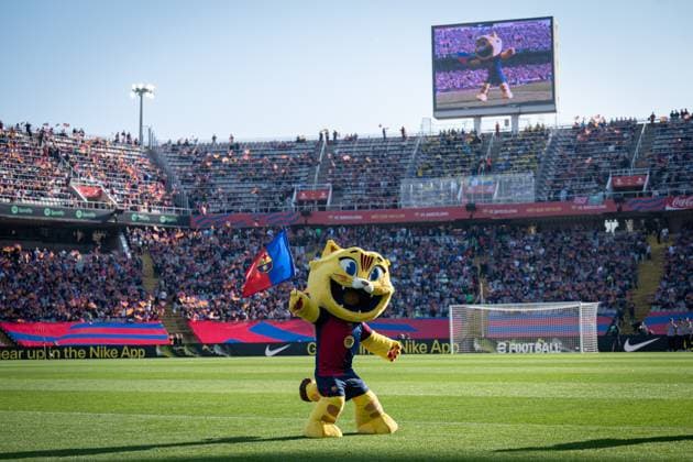 Sport Themen der Woche KW48 Sport Bilder des Tages FC Barcelona, Barca introducing a new mascot Cat during a La Liga EA Sports match between FC Barcelona and UD Las Palmas at Estadi Olimpic Lluis Companys in Barcelona, Barcelona, Spain, on November 30 2024. Photo by Felipe Mondino *** FC Barcelona introducing a new mascot Cat during a La Liga EA Sports match between FC Barcelona and UD Las Palmas at Estadi Olimpic Lluis Companys in Barcelona, Barcelona, Spain, on November 30 2024 Photo by Felipe Mondino Copyright: x@FELIPExMONDINOx