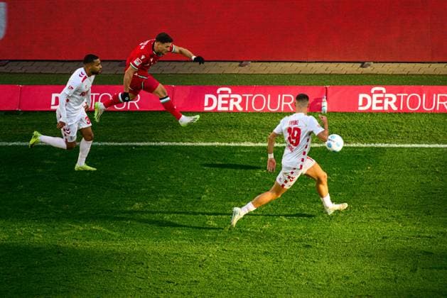 COLOGNE, GERMANY - 30 NOVEMBER, 2024: The football match of 2.Bundesliga 1. FC Koeln vs Hannover 96 at Rhein Energie Stadion  Copyright: xVITALIIxKLIUIEVx