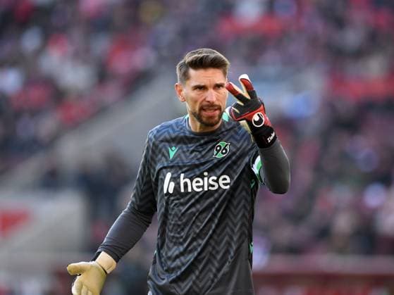 Goalkeeper Ron Robert Zieler Hannover 96 gestures during the 2 Bundesliga match between 1 FC Köln and Hannover 96 at RheinEnergieStadion on November 30, 2024 in Cologne, Germany Germany Photo by Ralf Treese DeFodi Images Goalkeeper Ron Robert Zieler Hannover 96 gestures during the 2 Bundesliga match between 1 FC Köln and Hannover 96 at RheinEnergieStadion on November 30, 2024 in Cologne, Germany Photo by Ralf Treese DeFodi Images DFB DFL REGULATIONS PROHIBIT ANY USE OF PHOTOGRAPHS AS IMAGE SEQUENCES AND OR QUASI VIDEO Defodi 521 KOEH9620241130 041 Defodi-521 DFB DFL REGULATIONS PROHIBIT ANY USE OF PHOTOGRAPHS AS IMAGE SEQUENCES AND OR QUASI-VIDEO.