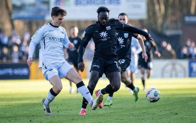 Soccer, Season 2024 2025, Regionalliga West, 30 11 2024, Matchday 17, Men, 1 FC Bocholt black vs SC Paderborn 07 U23 light blue white v l Martin Ens SC Paderborn U23 , Raphael Assibey Mensah 1 FC Bocholt , Bocholt Stadion am Huenting Nordrhein Westfalen Germany 241130_fb_1fc-bocholt_sc-paderborn-u23_35827