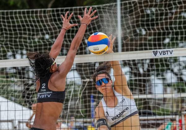 (241130) -- LAGUNA PROVINCE, Nov. 30, 2024 -- Anna-Lena Grune (R) of Germany competes against Woranatchayakorn Phirachayakrailert of Thailand during the women s round of 18 match between Germany and Thailand at the 2024 Volleyball World Beach Pro Tour Challenge in Laguna Province, the Philippines on Nov. 30, 2024. ) (SP)PHILIPPINES-LAGUNA PROVINCE-VOLLEYBALL WORLD BEACH PRO TOUR CHALLENGE ROUELLExUMALI 