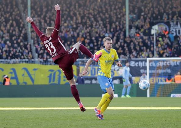 Kevin Ehlers Eintracht Braunschweig , Kai Proeger SSV Jahn Regensburg Football, Men, Season 2024 2025 2 BL, Eintracht Stadion, Eintracht Braunschweig vs SSV Jahn Regensburg, 0 0 DFL REGULATIONS PROHIBIT ANY USE OF PHOTOGRAPHS AS IMAGE SEQUENCES AND OR QUASI VIDEO