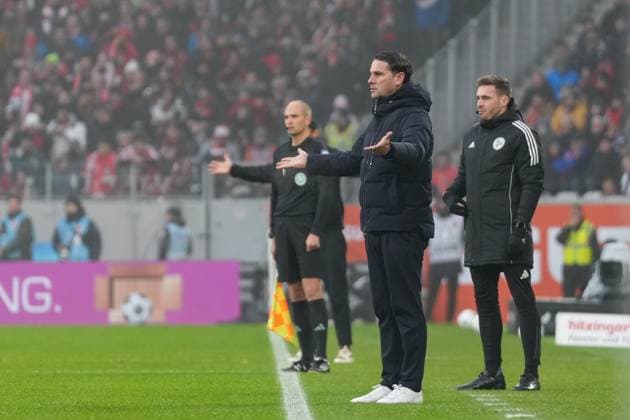 Gerardo Seoane Borussia Mönchengladbach, Head Coach , Football, 1 Bundesliga, Matchday 12, 2024 2025, SC Freiburg vs Borussia Mönchengladbach, 30 11 2024, Europa Park Stadion, Freiburg, Germany DFL REGULATIONS PROHIBIT ANY USE OF PHOTOGRAPHS AS IMAGE SEQUENCES AND OR QUASI VIDEO Freiburg Europa Park Stadion Baden Württemberg Germany Copyright: xArnexAmbergx