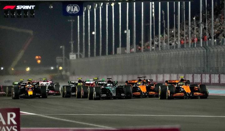 Formula 1 Qatar Airways Qatar Grand Prix 2024 30 11 2024, Losail International Circuit, Doha, Formula 1 Qatar Airways Qatar Grand Prix 2024 ,in picture Race start , Lando Norris GBR , McLaren F1 Team, Oscar Piastri AUS , George Russell GBR , Mercedes AMG Petronas Formula One Team, Carlos Sainz Jr ESP , Scuderia Ferrari HP, Lewis Hamilton GBR , Charles Leclerc MCO , Nico Hülkenberg DEU , MoneyGram Haas F1 Team nordphotoxGmbHx xBratic nph00250