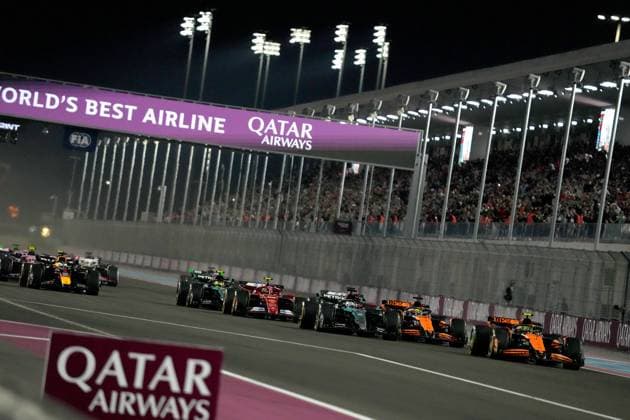 Formula 1 Qatar Airways Qatar Grand Prix 2024 30 11 2024, Losail International Circuit, Doha, Formula 1 Qatar Airways Qatar Grand Prix 2024 ,in picture Race start , Lando Norris GBR , McLaren F1 Team, Oscar Piastri AUS , George Russell GBR , Mercedes AMG Petronas Formula One Team, Carlos Sainz Jr ESP , Scuderia Ferrari HP, Lewis Hamilton GBR , Charles Leclerc MCO , Nico Hülkenberg DEU , MoneyGram Haas F1 Team nordphotoxGmbHx xBratic nph00250