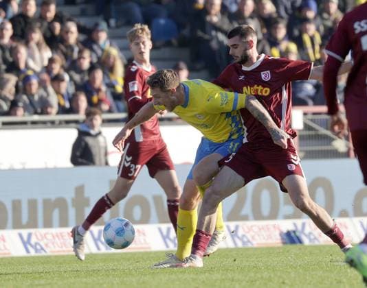 Rasim Bulic SSV Jahn Regensburg , Sebastian Polter Eintracht Braunschweig Football, Men, Season 2024 2025 2 BL, Eintracht Stadion, Eintracht Braunschweig vs SSV Jahn Regensburg, 0 0 DFL REGULATIONS PROHIBIT ANY USE OF PHOTOGRAPHS AS IMAGE SEQUENCES AND OR QUASI VIDEO