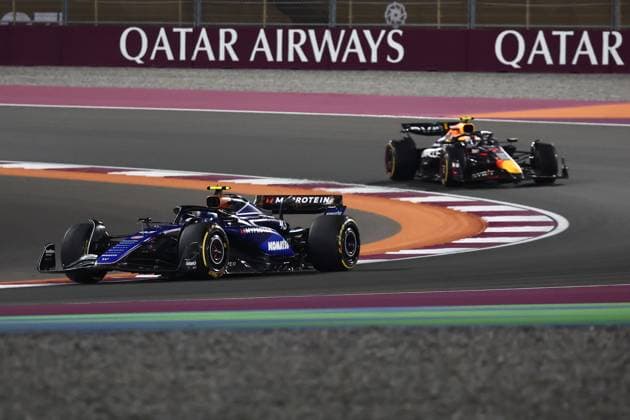 F1 Grand Prix Of Qatar 2024 Sprint Franco Colapinto of Williams and Sergio Perez of Red Bull Racing during Sprint ahead of the Formula 1 Grand Prix of Qatar at Lusail International Circuit in Lusail, Qatar on November 30, 2024. Lusail Qatar  Copyright: xJakubxPorzyckix originalFilename:porzycki-f1grandp241130_np0Xh.jpg
