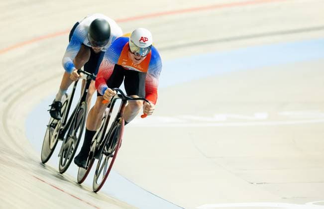 APELDOORN - Jeffrey Hoogland in action during the first round sprint at the UCI Track Champions League at Omnisport. It was the third round of the Track cycling, Rad, Radsport, Bahnrad, Bahn competition. ANP IRIS VAN DEN BROEK xVIxANPxSportx xxANPxIVx 514575580 originalFilename: 514575580.jpg