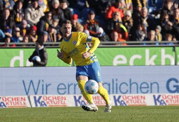 Ermin Bicakcic Eintracht Braunschweig Football, Men, Season 2024 2025 2 BL, Eintracht Stadion, Eintracht Braunschweig vs SSV Jahn Regensburg, 0 0 DFL REGULATIONS PROHIBIT ANY USE OF PHOTOGRAPHS AS IMAGE SEQUENCES AND OR QUASI VIDEO
