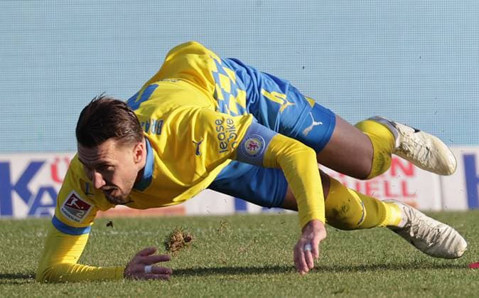 Ermin Bicakcic Eintracht Braunschweig Football, Men, Season 2024 2025 2 BL, Eintracht Stadion, Eintracht Braunschweig vs SSV Jahn Regensburg, 0 0 DFL REGULATIONS PROHIBIT ANY USE OF PHOTOGRAPHS AS IMAGE SEQUENCES AND OR QUASI VIDEO