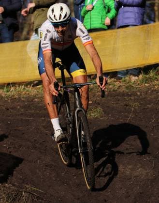 Cyclo-cross World Masters Championships in Hamburg, men, age group 50 54 Spaniard Tomas Misser wins the title