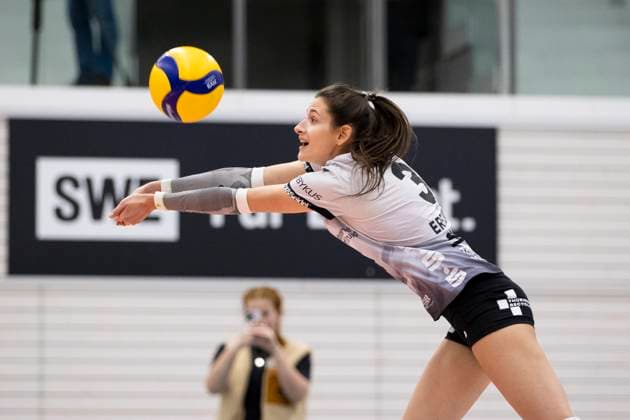 1 Volleyball Bundesliga Women Schwarz Weiss Erfurt vs Allianz MTV Stuttgart Erfurt 30 11 2024 Ana Krulj 3 Schwarz Weiss Erfurt 1 Volleyball Bundesliga Women Schwarz Weiss Erfurt vs Allianz MTV Stuttgart Riethsporthalle Erfurt 30 11 2024 Copyright: xBEAUTIFULxSPORTS Duehringx