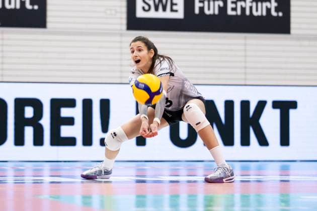 1 Volleyball Bundesliga Women Schwarz Weiss Erfurt vs Allianz MTV Stuttgart Erfurt 30 11 2024 Ana Krulj 3 Schwarz Weiss Erfurt 1 Volleyball Bundesliga Women Schwarz Weiss Erfurt vs Allianz MTV Stuttgart Riethsporthalle Erfurt 30 11 2024 Copyright: xBEAUTIFULxSPORTS Duehringx