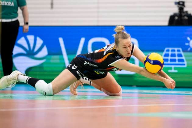 1 Volleyball Bundesliga Women Schwarz Weiss Erfurt vs Allianz MTV Stuttgart Erfurt 30 11 2024 Antonia Stautz 6 Allianz MTV Stuttgart 1 Volleyball Bundesliga Women Schwarz Weiss Erfurt vs Allianz MTV Stuttgart Riethsporthalle Erfurt 30 11 2024 Copyright: xBEAUTIFULxSPORTS Duehringx