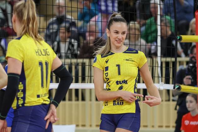 30 11 2024, xusrbx, Volleyball 1 Bundesliga Damen, VC Wiesbaden SSC Palmberg Schwerin emspor, v l Anne Hoelzig SSC Palmberg Schwerin, 11 , Karla Antunovic SSC Palmberg Schwerin, 1 , DFL DFB REGULATIONS PROHIBIT ANY USE OF PHOTOGRAPHS as IMAGE SEQUENCES and or QUASI VIDEO Wiesbaden