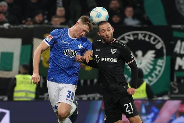 2024 11 30 xJFAx 2 Bundesliga SV Darmstadt 98 Preußen Münster v l , Clemens Riedel SV Darmstadt 98 , Rico Preißinger Preußen Münster , header, header duel DFL DFB REGULATIONS PROHIBIT ANY USE OF PHOTOGRAPHS as IMAGE SEQUENCES and or QUASI VIDEO Copyright: JoaquimxFerreira