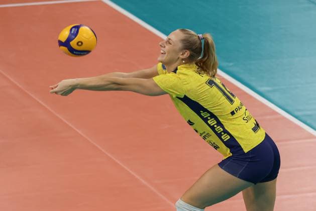 30 11 2024, xusrbx, Volleyball 1 Bundesliga Damen, VC Wiesbaden SSC Palmberg Schwerin emspor, v l Hannah Kohn SSC Palmberg Schwerin, 12 , DFL DFB REGULATIONS PROHIBIT ANY USE OF PHOTOGRAPHS as IMAGE SEQUENCES and or QUASI VIDEO Wiesbaden