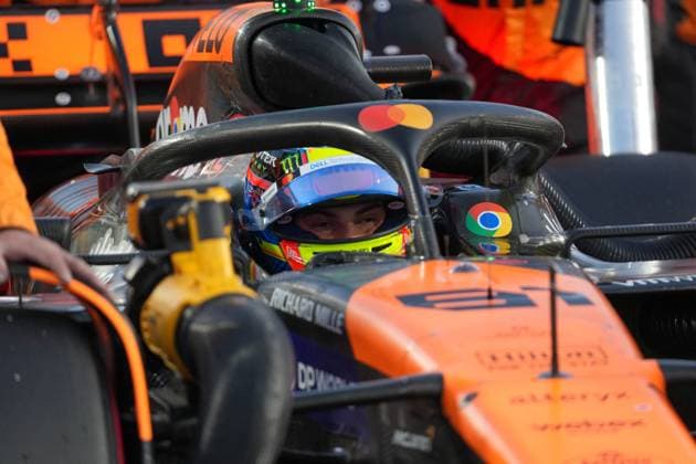 MOTORI - Formula 1 - Formula 1 Qatar Airways - Qatar Grand Prix 2024 - Sprint Race Oscar Piastri (AUS) - McLaren Formula 1 Team - McLaren MCL38 - Mercedes 29.11.2024, Lusail International Circuit, Doha, Formula 1 Qatar Airways Qatar Grand Prix 2024 Qatar Qatar  Copyright: xIPAxSport ABACAx