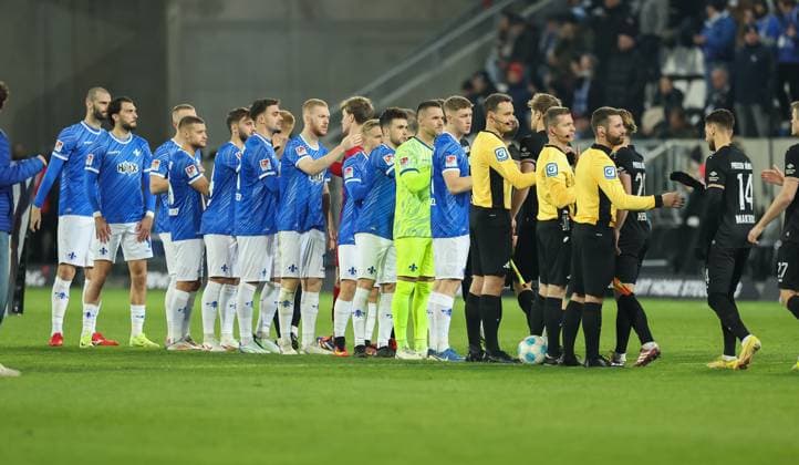 30 11 2024, xdcx, Fußball 2 Bundesliga, SV Darmstadt 98 SC Preußen Münster, emonline, emspor, despor, v l , Einlauf der Mannschaften DFL DFB REGULATIONS PROHIBIT ANY USE OF PHOTOGRAPHS AS IMAGE SEQUENCES AND OR QUASI VIDEO Copyright: HMBxMedia Claus