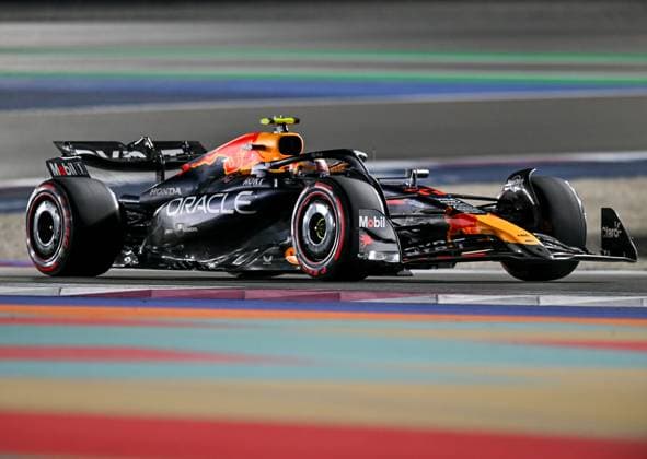 Formel 1, GP Katar in Losail, Qualifying Formula One Qatar Grand Prix - Qualifying Race Mexican Kingdom Formula One driver Sergio Perez of Red Bull Racing in action during the Qualifying for the F1 Grand Prix of Qatar at Lusail International Circuit in Lusail, Qatar, on November 30, 2024 DOHA Qatar Copyright: xNOUSHADx