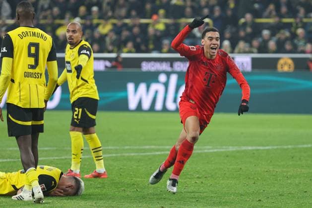 1 Bundesliga Borussia Dortmund FC Bayern Munich on 30 11 2024 at Signal Iduna Park in Dortmund Cheering, goal celebration, goal scorer, goal scorer Jamal Musiala Muenchen 42 cheers after his goal to make it 1 - 1, Niklas Süle Suele Dortmund 25 lies injured on the pitch MH