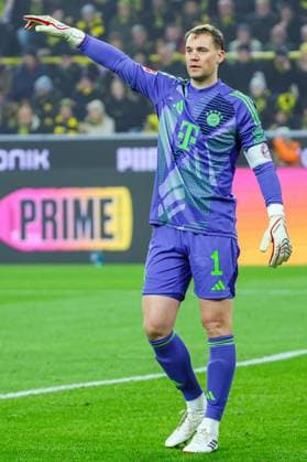 1 Bundesliga Borussia Dortmund FC Bayern Munich on 30 11 2024 at Signal Iduna Park in Dortmund Goalkeeper Manuel Neuer Muenchen 1 gestures MH