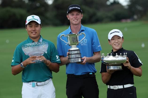 GOLF AUSTRALIAN OPEN, L-R All Abilities winner Simon Seungmin Lee, Mens winner Ryggs Johnston and WomenÕs winner Jiyai Shin pose for their photo with their winners trophy at the conclusion of day four of the ISPS HANDA Australian Open at Kingston Heath Golf Club in Melbourne, Sunday, December 1, 2024. ( NO ARCHIVING, EDITORIAL USE ONLY, NO USE IN BOOKS WITHOUT CONSENT MELBOURNE VICTORIA AUSTRALIA  Copyright: xCONxCHRONISx 20241201149872061122