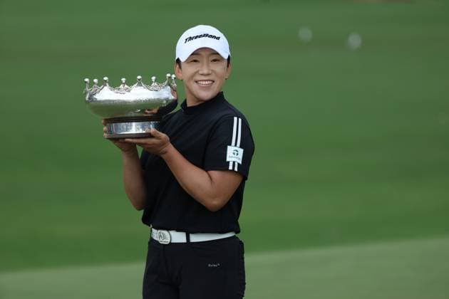 GOLF AUSTRALIAN OPEN, Jiyai Shin poses for a photo with her trophy at the conclusion of day four of the ISPS HANDA Australian Open at Kingston Heath Golf Club in Melbourne, Sunday, December 1, 2024. ( NO ARCHIVING, EDITORIAL USE ONLY, NO USE IN BOOKS WITHOUT CONSENT MELBOURNE VICTORIA AUSTRALIA  Copyright: xCONxCHRONISx 20241201182925433637
