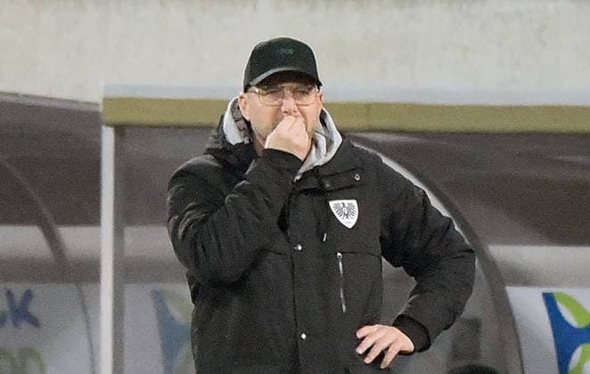 30 11 2024, xhbx, Fussball 2 Bundesliga, SV Darmstadt 98 Preussen Münster emspor, v l Trainer Sascha Hildmann Preußen Münster enttaeuscht, enttaeuscht schauend, dissapointed DFL DFB REGULATIONS PROHIBIT ANY USE OF PHOTOGRAPHS as IMAGE SEQUENCES and or QUASI VIDEO Darmstadt