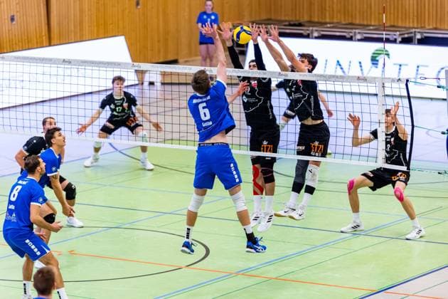 30 11 2024, GER, Volleyball, 2 BL Maenner Sued, Season 2024 2025, Blue Volleys Gotha TV 1861 Rottenburg Erik Niederluecke Blue Volleys Gotha Yannick Menke TV 1861 Rottenburg David Dornauf TV 1861 Rottenburg 99867 Gotha Sporthalle Sportanlage Ernesti Thüringen Germany
