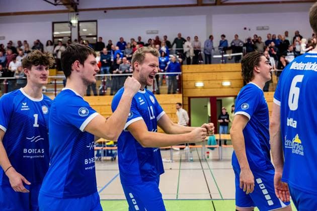 30 11 2024, GER, Volleyball, 2 BL Maenner Sued, Saison 2024 2025, Blue Volleys Gotha TV 1861 Rottenburg jubel bei Tim Wagner Blue Volleys Gotha 99867 Gotha Sporthalle Sportanlage Ernesti Thüringen Germany
