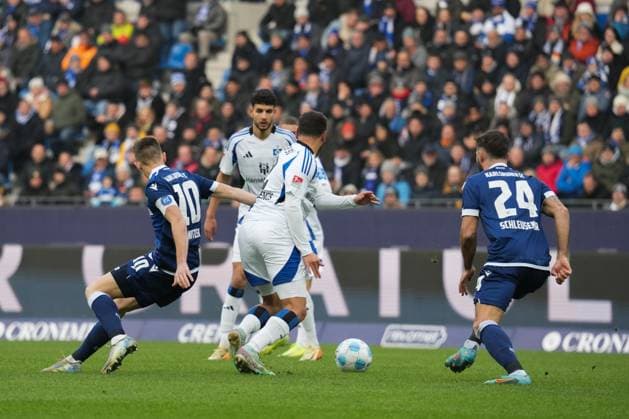 2 Bundesliga Karlsruher SC vs Hamburger SV duel between Mikelbrencis William Hamburger SV 2 and Wanitzek Marvin Karlsruher SC 10 2 Bundesliga Karlsruher SC vs Hamburger SV, BBBank Wildpark, Sunday 01 12 2024 Copyright: xBEAUTIFULxSPORTS Boscox