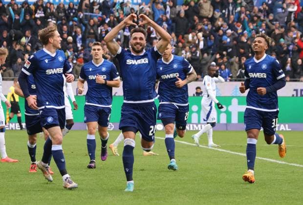 01 12 2024, xhettx, Soccer 2 Bundesliga, Karlsruher SC Hamburger SV emspor, v l Fabian Schleusener Karlsruhe SC, 24 goalscorer to 1 DFL DFB REGULATIONS PROHIBIT ANY USE OF PHOTOGRAPHS as IMAGE SEQUENCES and or QUASI VIDEO Karlsruhe
