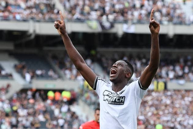 Botafogo s forward Luis Henrique celebrates after scoring the team™s first goal against Altetico Mineiro during the CONMEBOL Copa Libertadores final football match between Brazilian teams Atletico Mineiro and Botafogo at the Monumental Stadium in Buenos Aires on November 30, 2024 BUENOS AIRES ARGENTINA Copyright: xALEJANDROxPAGNIx