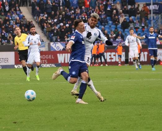 01 12 2024, xhettx, Football 2 Bundesliga, Karlsruher SC Hamburger SV emspor, v l hard check against Nicolai Rapp Karlsruhe SC, 17 by Ransford Königsdörffer Hamburger SV, 11 DFL DFB REGULATIONS PROHIBIT ANY USE OF PHOTOGRAPHS as IMAGE SEQUENCES and or QUASI VIDEO Karlsruhe