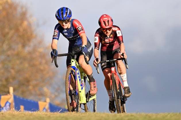 UCI Cyclocross World Cup Dublin 2024 DUBLIN, IRELAND - DECEMBER 01 : Moors Fleur (BEL) of Baloise Trek Lions and Betsema Denise (NED) of Pauwels Sauzen - Bingoal during the second leg of the UCI Cyclocross World Cup series 2024-2025 for Women Elite in Dublin, Ireland, 01 12 2024 Dublin Ireland  Copyright: xBcex